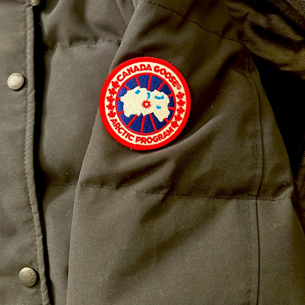 Selling my USED fairly new Canada Goose parka. Runs small